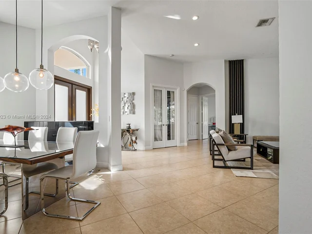 15005 SW 35th St, Davie FL 33331