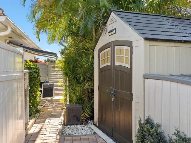 8436 SW 143rd Ave, Miami FL 33183