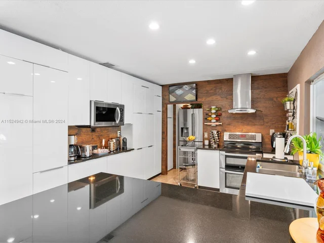 8436 SW 143rd Ave, Miami FL 33183