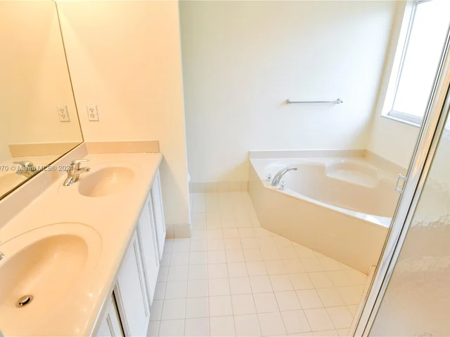 2127 Oakmont Dr, Riviera Beach FL 33404