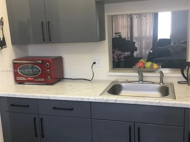 421 NE 14 ave # 405, Hallandale Beach FL 33009