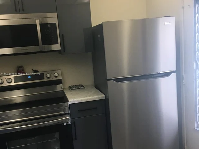 421 NE 14 ave # 405, Hallandale Beach FL 33009