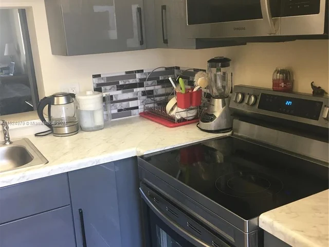 421 NE 14 ave # 405, Hallandale Beach FL 33009