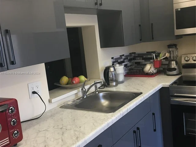 421 NE 14 ave # 405, Hallandale Beach FL 33009