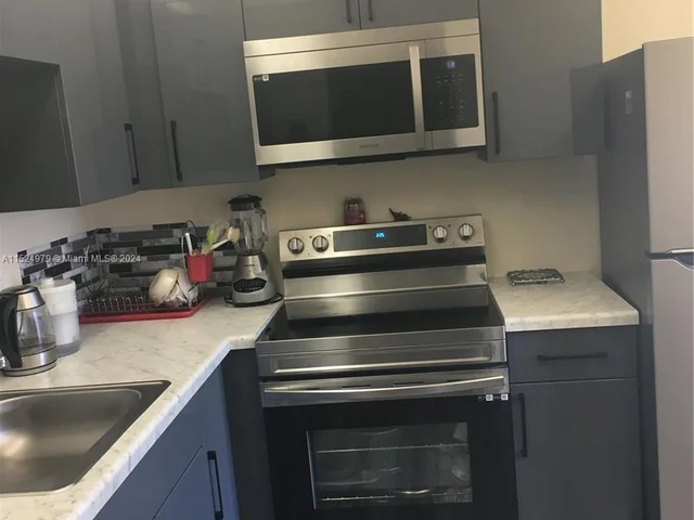421 NE 14 ave # 405, Hallandale Beach FL 33009