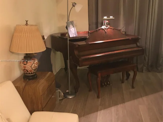 421 NE 14 ave # 405, Hallandale Beach FL 33009