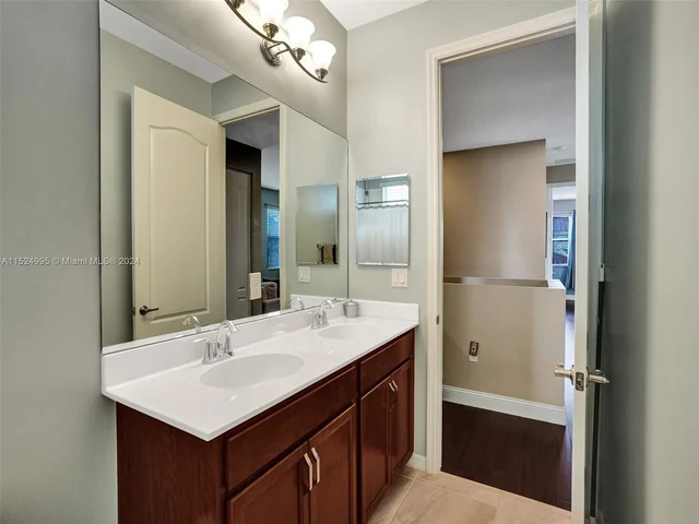 5208 Falcon Trl, Davie FL 33314