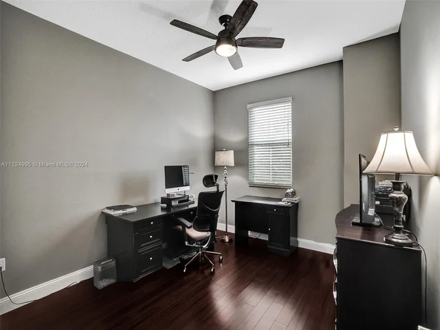 5208 Falcon Trl, Davie FL 33314