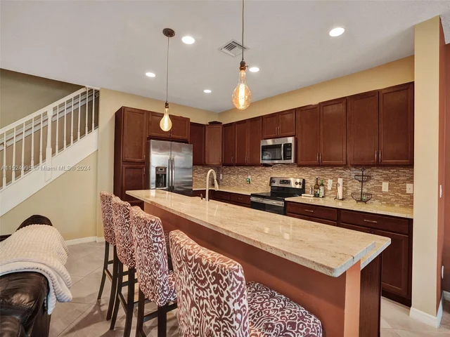 5208 Falcon Trl, Davie FL 33314