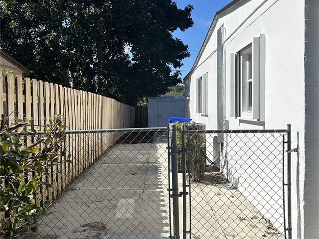 3430 N 72nd Ave, Hollywood FL 33024