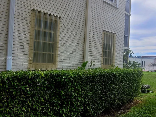 2859 Leonard Dr # G106, Aventura FL 33160