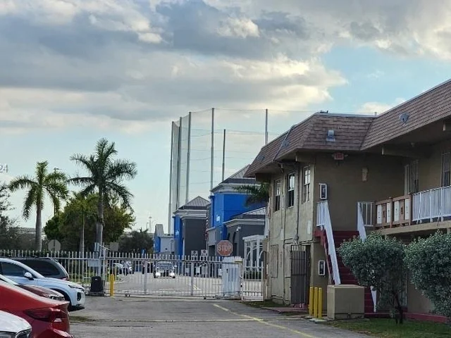 301 NW 177th St # 216, Miami Gardens FL 33169