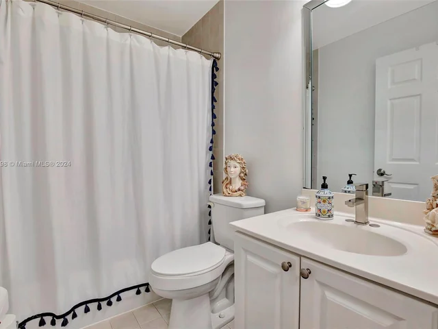 21956 SW 128th Ct, Miami FL 33170