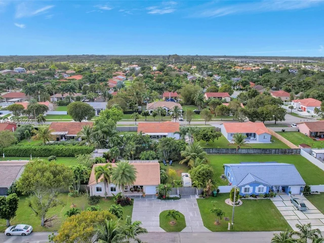 21956 SW 128th Ct, Miami FL 33170