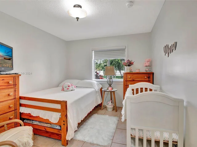 21956 SW 128th Ct, Miami FL 33170