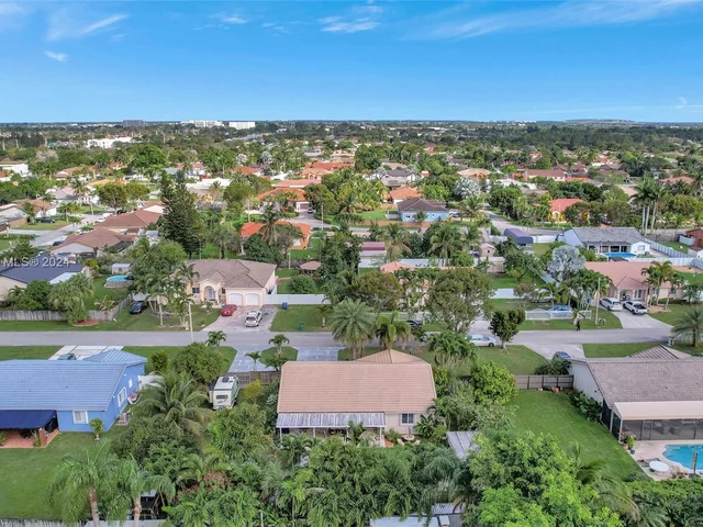 21956 SW 128th Ct, Miami FL 33170