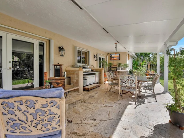 21956 SW 128th Ct, Miami FL 33170