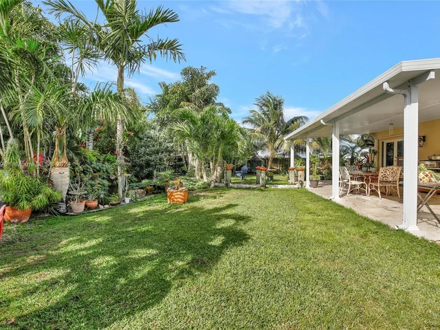 21956 SW 128th Ct, Miami FL 33170