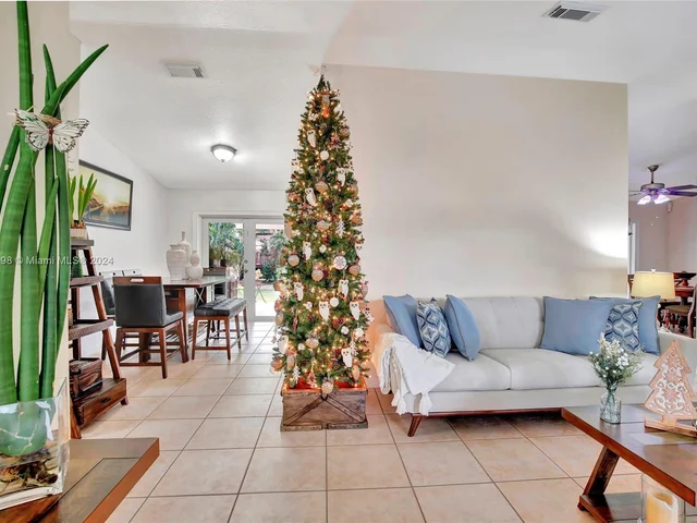 21956 SW 128th Ct, Miami FL 33170