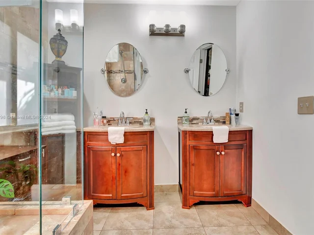 21956 SW 128th Ct, Miami FL 33170