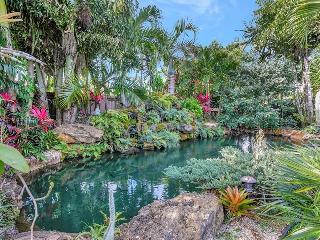 21956 SW 128th Ct, Miami FL 33170