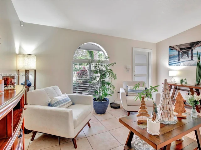 21956 SW 128th Ct, Miami FL 33170