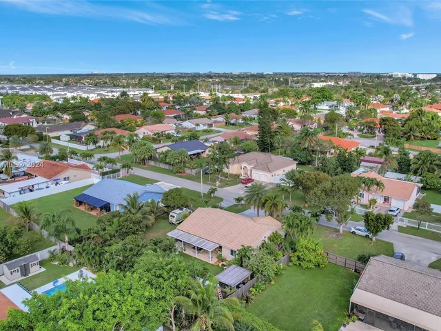 21956 SW 128th Ct, Miami FL 33170