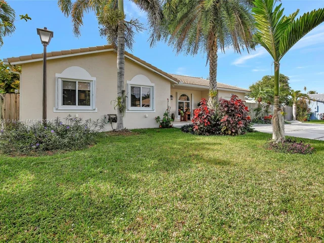 21956 SW 128th Ct, Miami FL 33170