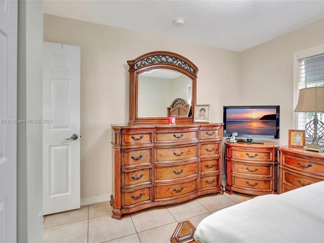 21956 SW 128th Ct, Miami FL 33170