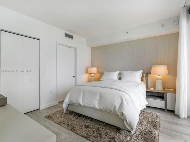 55 SW 9th St # 4001, Miami FL 33130