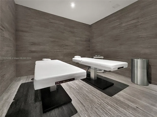 55 SW 9th St # 4001, Miami FL 33130