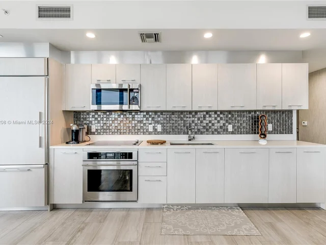 55 SW 9th St # 4001, Miami FL 33130