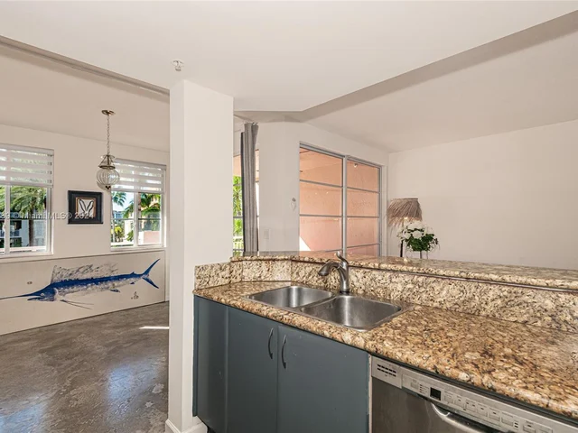 140 Meridian Ave # 324, Miami Beach FL 33139