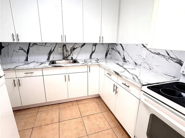 15201 NE 6th Ave # C302, Miami FL 33162