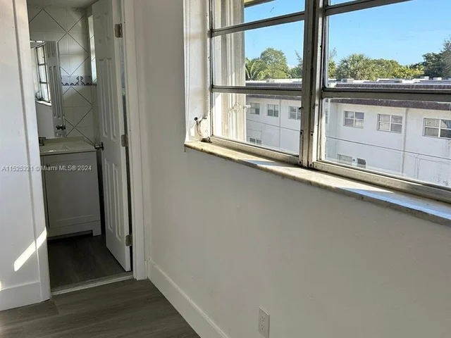 15201 NE 6th Ave # C302, Miami FL 33162