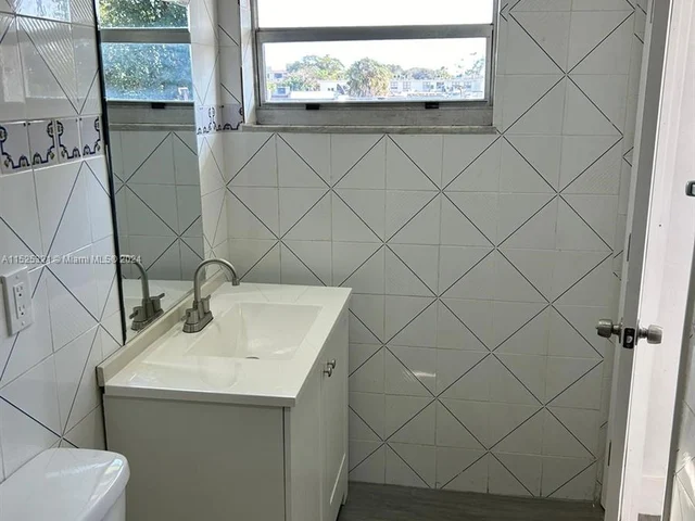 15201 NE 6th Ave # C302, Miami FL 33162