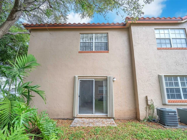 334 SW 86th Ave # 107, Pembroke Pines FL 33025