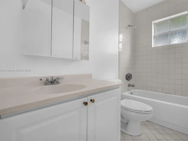 334 SW 86th Ave # 107, Pembroke Pines FL 33025