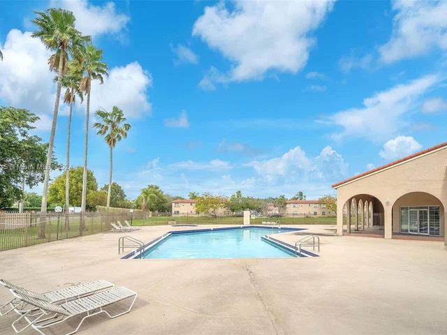 334 SW 86th Ave # 107, Pembroke Pines FL 33025