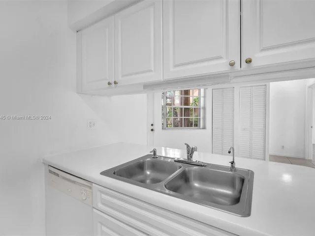 334 SW 86th Ave # 107, Pembroke Pines FL 33025