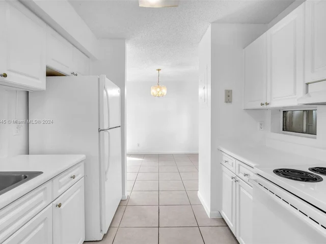 334 SW 86th Ave # 107, Pembroke Pines FL 33025