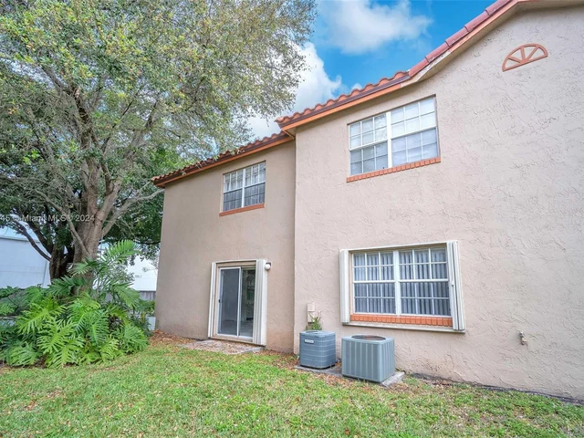 334 SW 86th Ave # 107, Pembroke Pines FL 33025