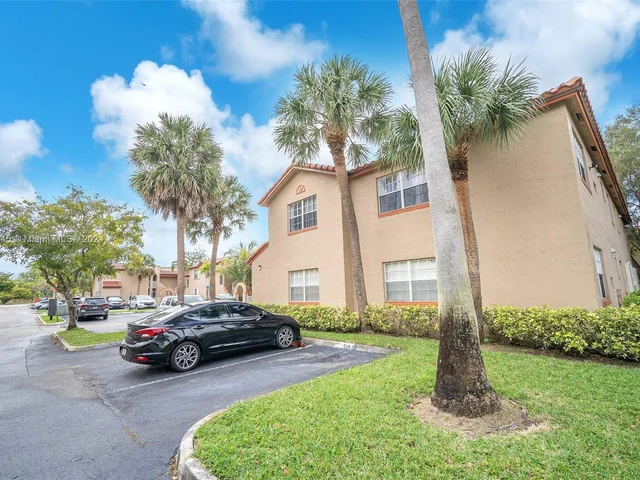 334 SW 86th Ave # 107, Pembroke Pines FL 33025