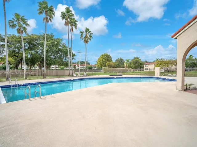 334 SW 86th Ave # 107, Pembroke Pines FL 33025