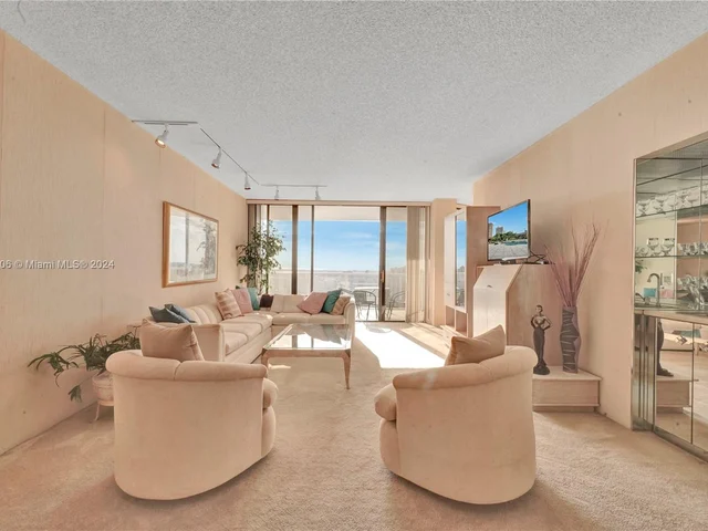 20281 E Country Club Dr # 2411, Aventura FL 33180