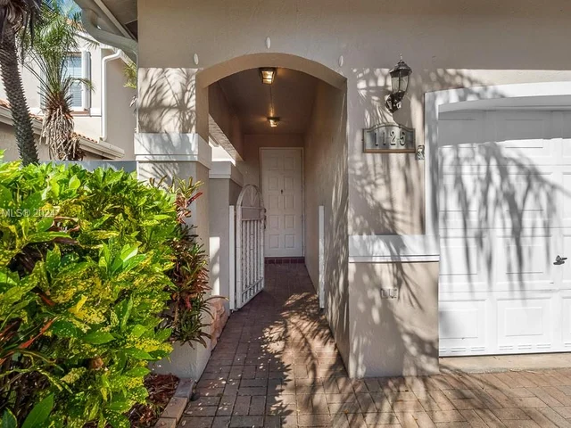 1125 Doveplum St, Hollywood FL 33019