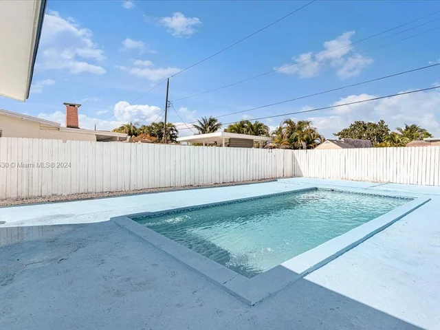 7801 Hope St, Hollywood FL 33024