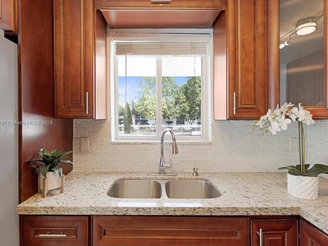 7801 Hope St, Hollywood FL 33024