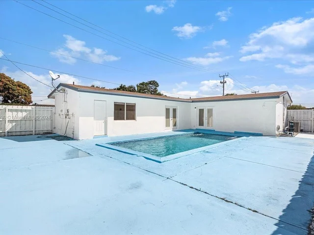 7801 Hope St, Hollywood FL 33024