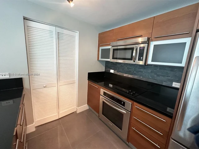 253 NE 2nd St # 510, Miami FL 33132